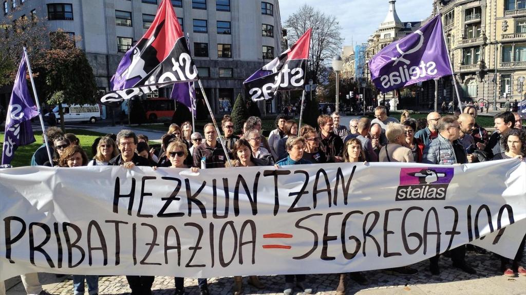 Concentración en la que participó Steilas por la educación pública vasca