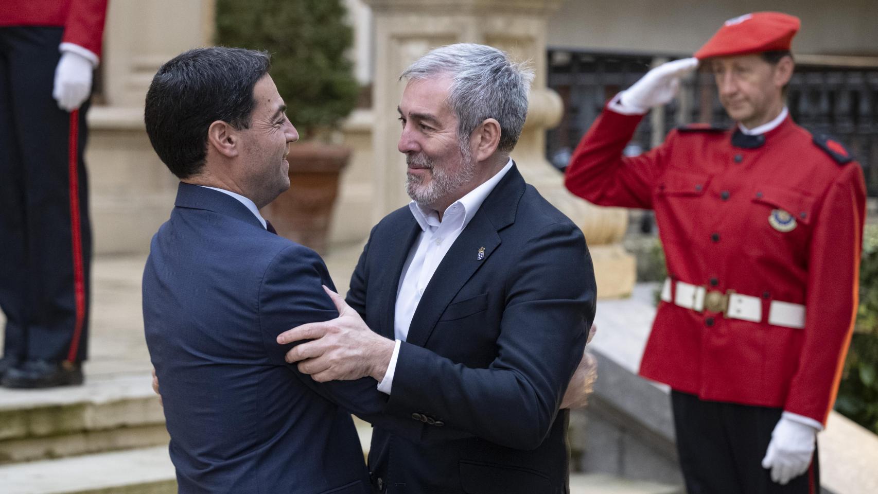 El lehendakari, Imanol Pradales, el presidente de Canarias, Fernando Clavijo 