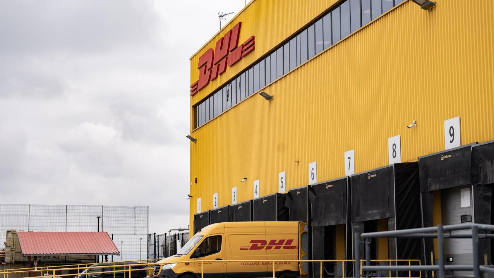 Centro logísitco de DHL en el aeropuerto de Vitoria-Gasteiz