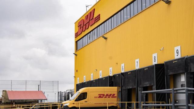 Centro logísitco de DHL en el aeropuerto de Vitoria-Gasteiz