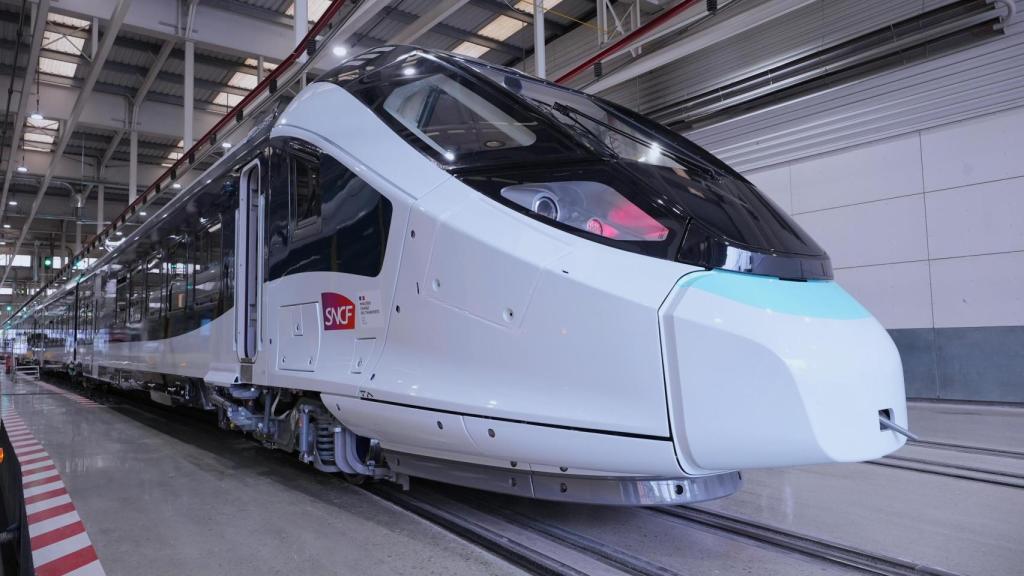 CAF suministra 22 trenes intercités oxygène a SNCF por más de 400 millones de euros