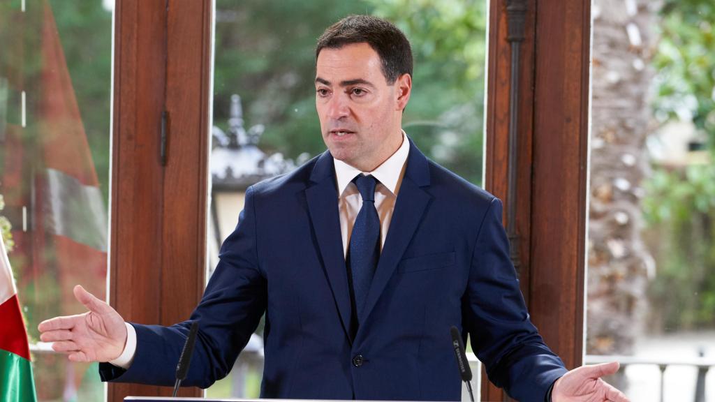 El lehendakari, Imanol Pradales, en Ajuria Enea / L. RICO - EFE