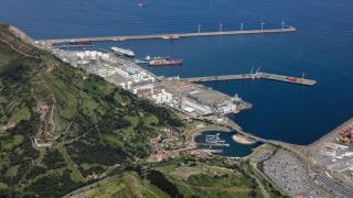 El Puerto de Bilbao fía su futuro a la eólica mientras Petronor tira del tráfico