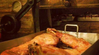 El cochinillo del restaurante que ofrece uno de los menús del día con cochinillo más baratos.