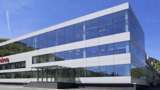 Pasaban, desde fuera.