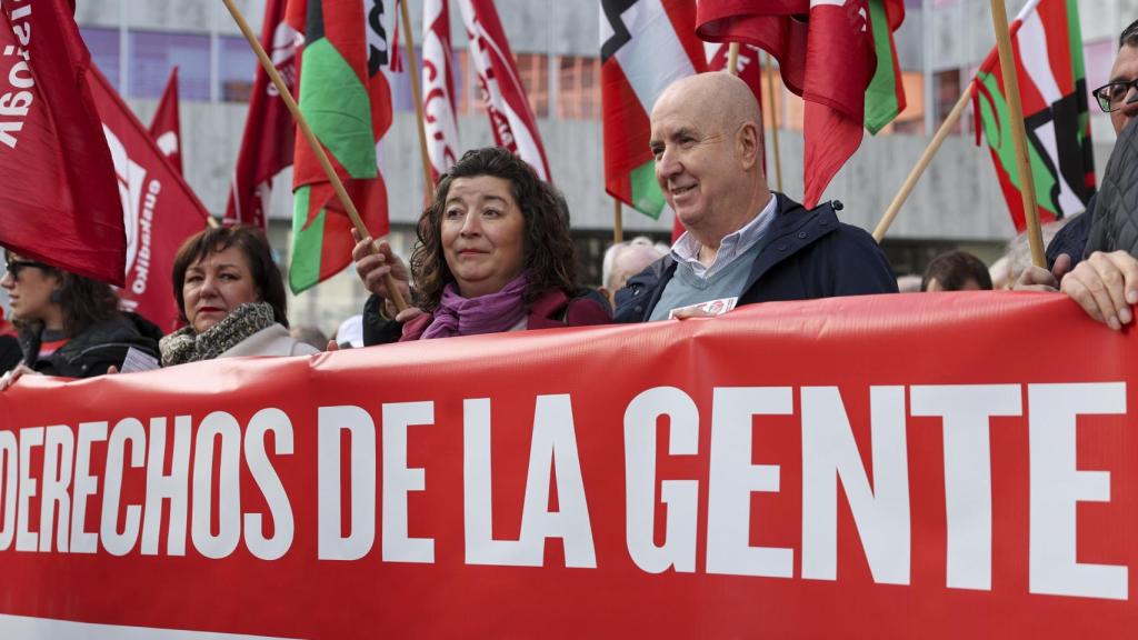 Concentración convocada por CCOO y UGT / LUIS TEJIDO - EFE