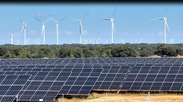 Complejo renovable híbrido, eólico y solar, de Iberdrola en Castilla y León / EP