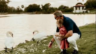 Piterman, junto a su hija.