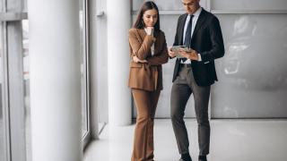 Empresarios elegantes / Freepik