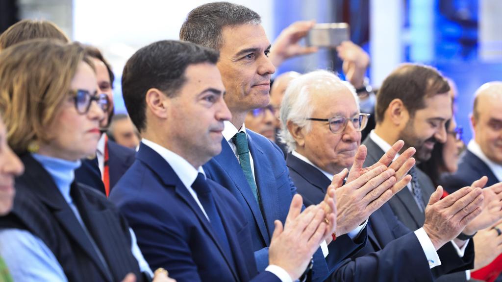 Pedro Sánchez e Imanol Pradales en una visita a ITP Aero