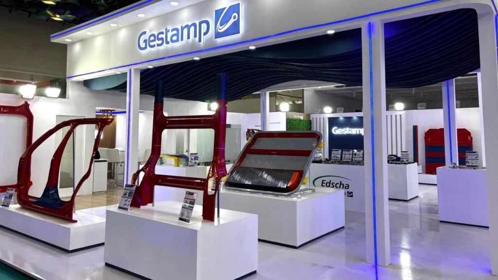 Piezas de Gestamp en una feria del sector