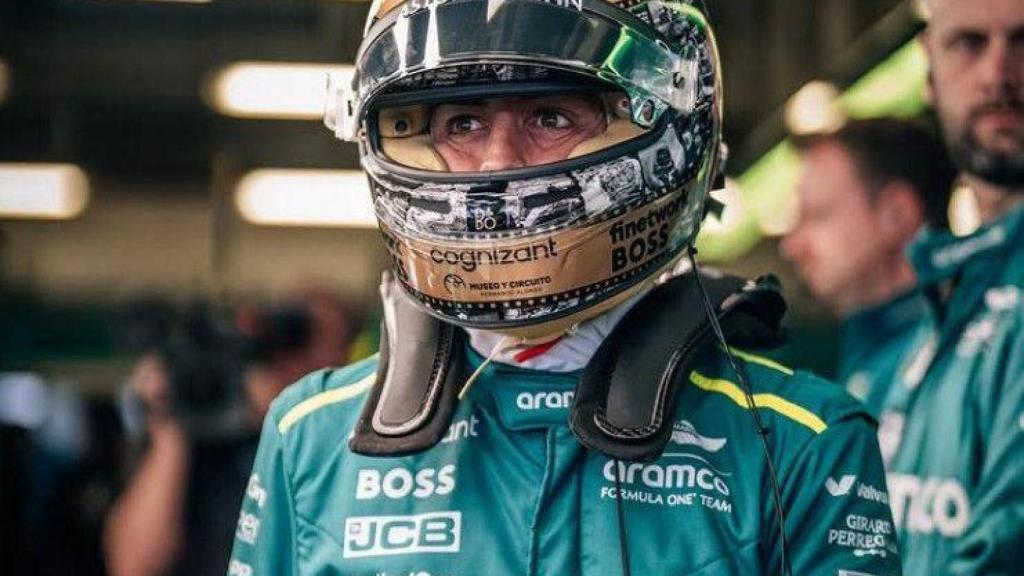 La subasta incluye piezas de pilotos clave como Fernando Alonso, Carlos Sainz Sr., Pedro de le Rosa y Carlos Sainz Jr., entre otros