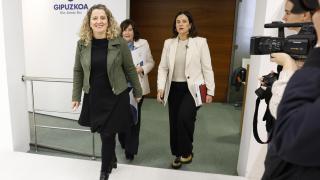 Las tres diputadas de Hacienda y Finanzas, Itziar Agirre, Itziar Gonzalo de Zuazo e Itxaso Berrojalbiz / JUAN HERRERO - EFE