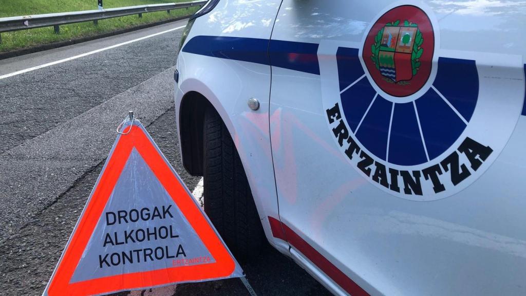 Detenido en Castro por conducir bajo los efectos del alcohol y las drogas y embestir a un coche de la Ertzaintza