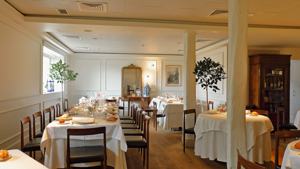 El restaurante vasco que enamoró a la leyenda del Barça: cocina tradicional con bonitas vistas