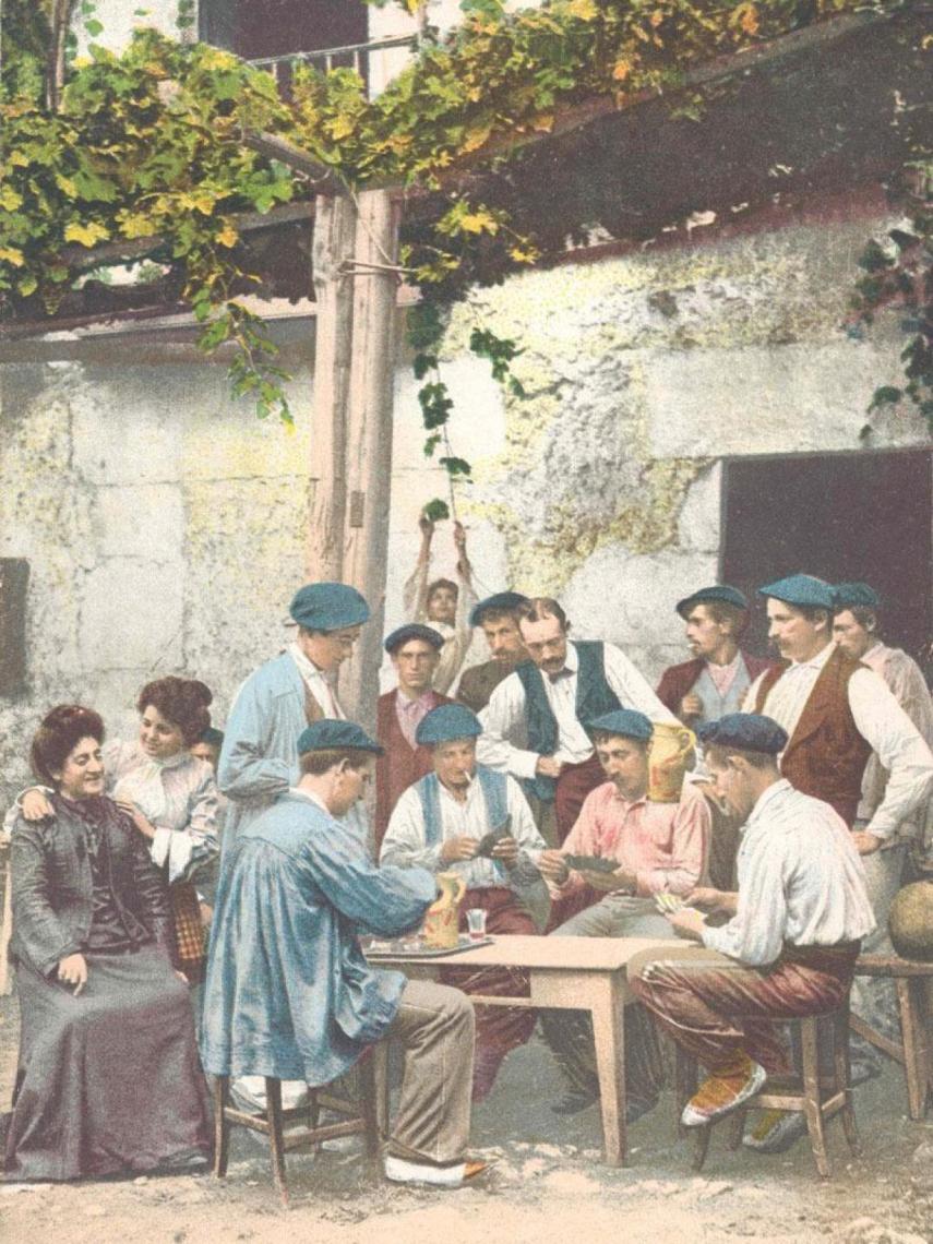 Naipes con Txacolí / Basque Wine.