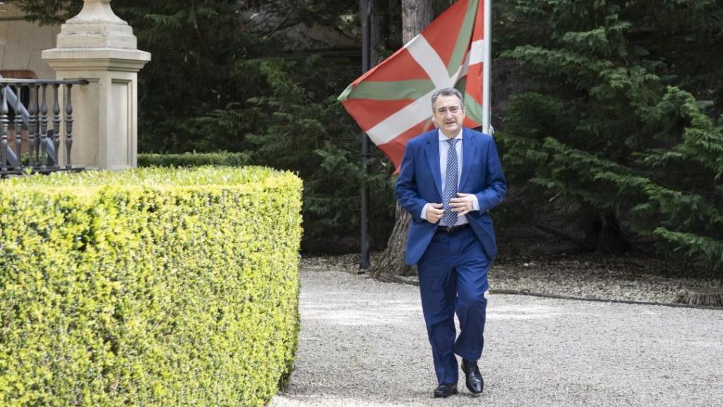 Aitor Esteban a su llegada a Ajuria Enea / PNV