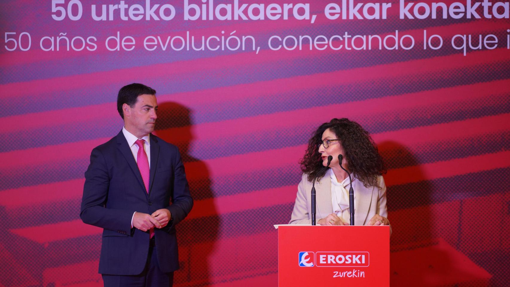 El lehendakari, Imanol Pradales, y Rosa Carabel, CEO de Eroski
