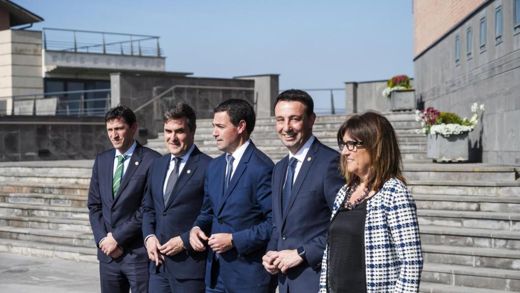 Imanol Pradales junto a Mikel Jauregi, Noël D'Anjou, Mikel Torres y Amaia Barredo / IREKIA