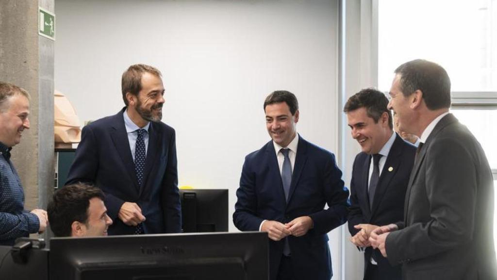 Pradales, durante la visita.