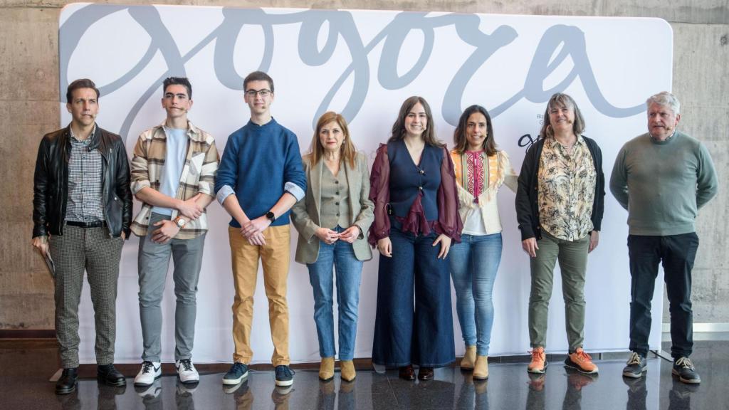 María Jesús San José, Sara Buesa, Itziar Aizpuru y Joxe Mari Mitxelena entre otros participantes del encuentro organizado por Gogora y el Gobierno vasco