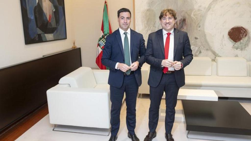 Imanol Pradales con el secretario general del PSE-EE, Eneko Andueza / IREKIA