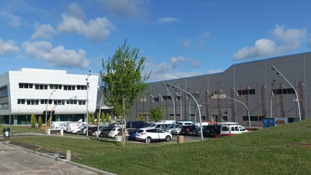 Zona de oficinas y pabellón donde se instalarán Velatia y Ormazabal