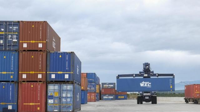 Camiones de carga desde el puerto de Bilbao