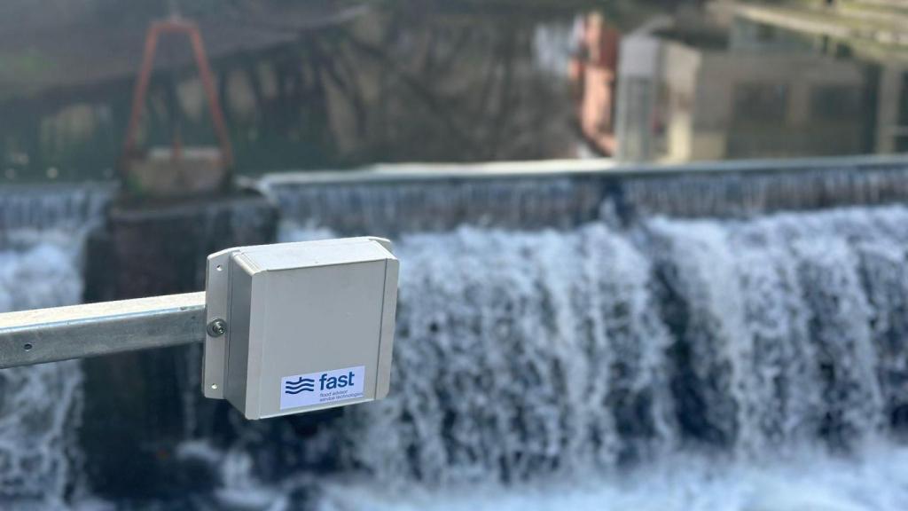 Dispositivo de IntelliAlert en un río en Durango