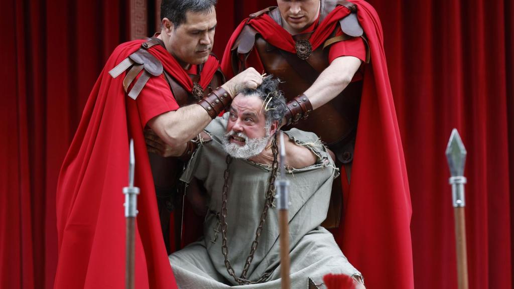 Miles de personas han acudido este viernes a la representación de la tradicional Pasión Viviente de Balmaseda