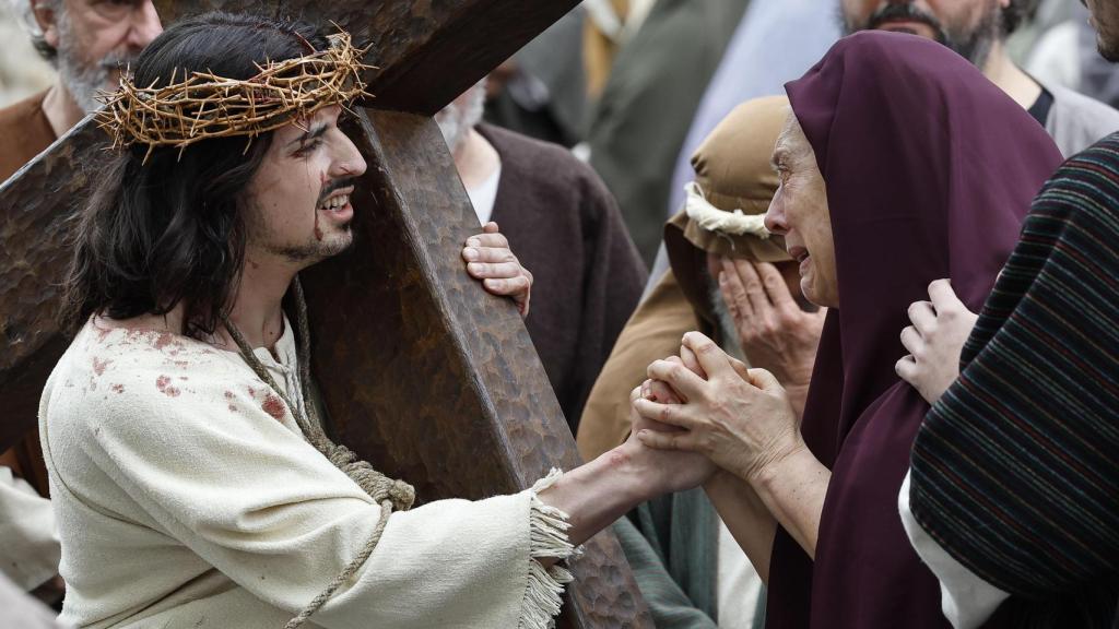 Miles de personas han acudido este viernes a la representación de la tradicional Pasión Viviente de Balmaseda