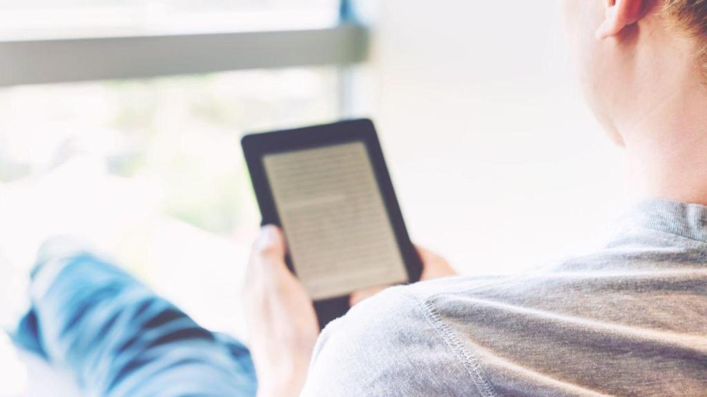 Siete de cada diez personas en España creen que la digitalización y el comercio electrónico fomentan la lectura