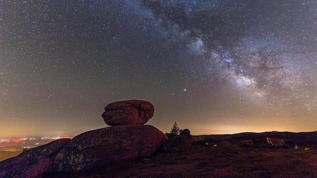 Paisaje nocturno de Serra da Estrela / A. VIRI