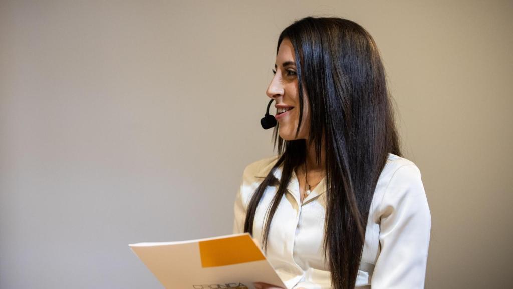 Sofía Lázaro, redactora de Crónica Vasca, durante un evento.