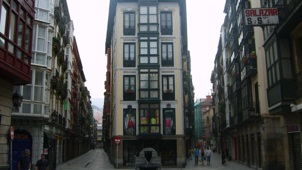 La calle más pequeña de Bilbao.