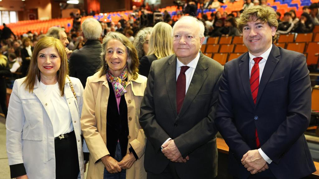 Acto por la paz en Gernika con Miguel Ángel Moratinos, representante de la ONU, María Jesús San José, Eneko Andueza y Marisol Garmendia / EFE