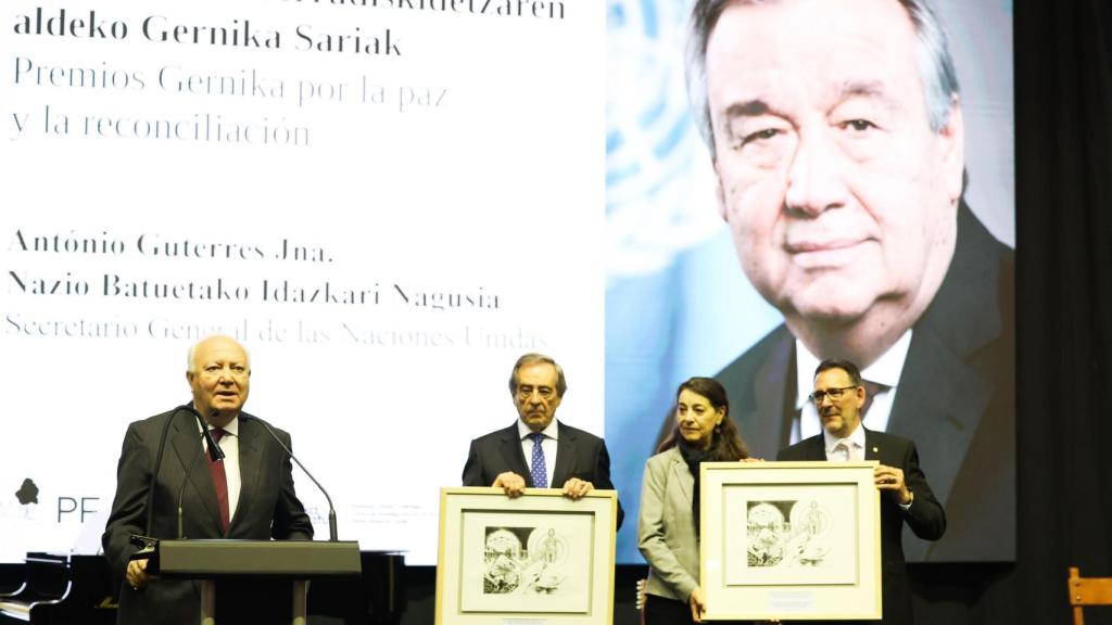 Acto por la paz en Gernika con Miguel Ángel Moratinos, de la ONU / EFE