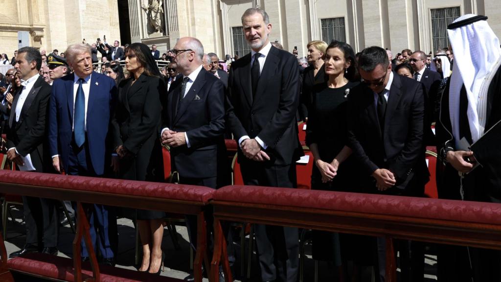 Los Reyes, Felipe y Letizia, en el funeral del Papa Francisco junto a otros dirigentes como Donald Trump / EFE