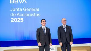 Competencia acepta la OPA de BBVA sobre Sabadell con...