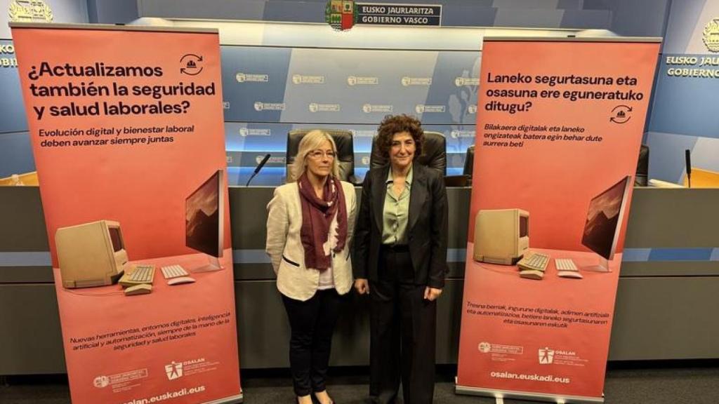 Lourdes Íscar, de Osalan, con la viceconsejera Elena Pérez Barredo / Irekia