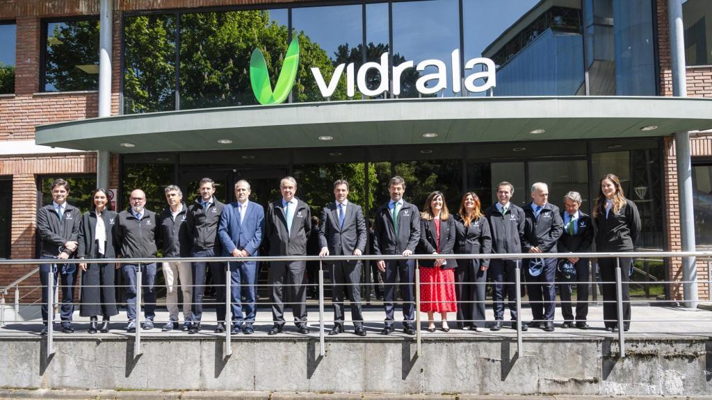 El lehendakari, Imanol Pradales, visita las instalaciones en Llodio (Álava)