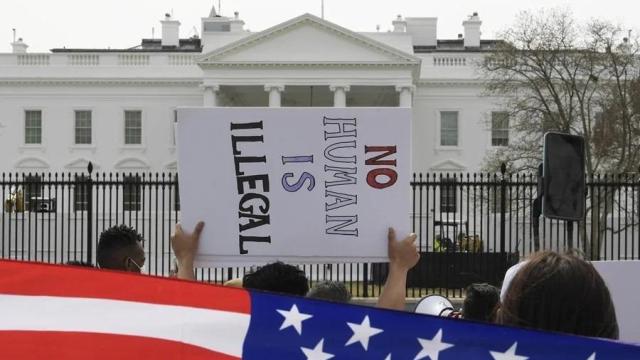 Manifestación frente a la Casa Blanca a favor de la inmigración