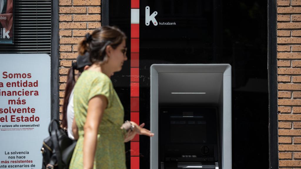 Kutxabank avanza en absorción de Cajasur.
