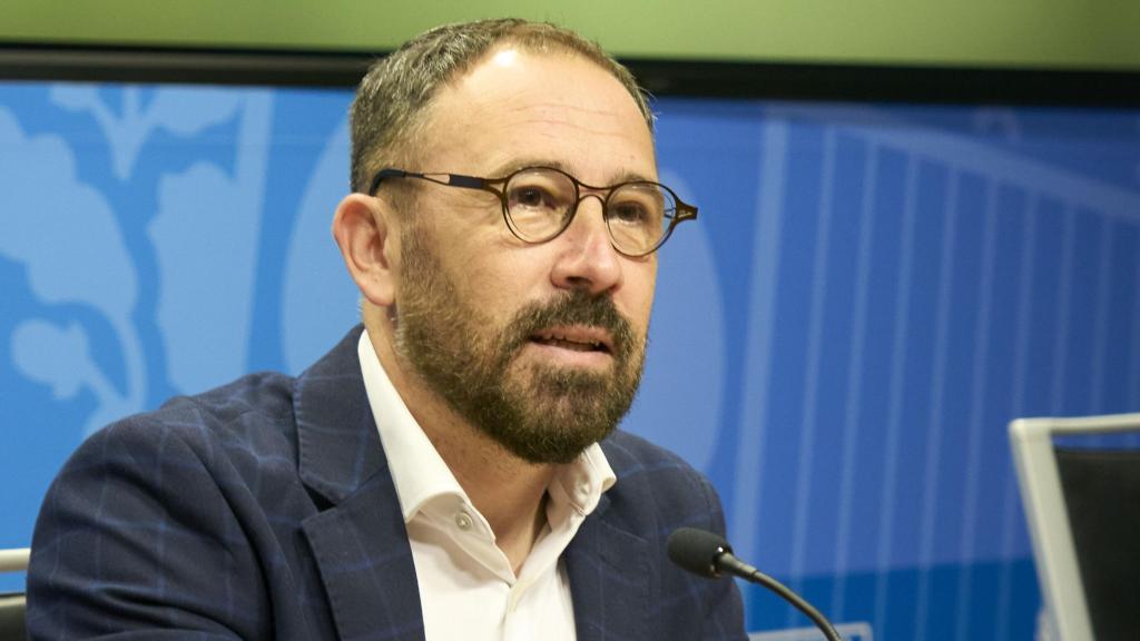 El consejero de Vivienda, Denis Itxaso