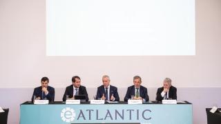 El exlehendakari, Iñigo Urkullu, junto a los miembros del patronato de la Fundación eAtlantic