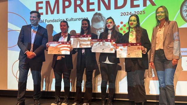 Momento de la entrega de premios a las tres mejores ideas del programa.