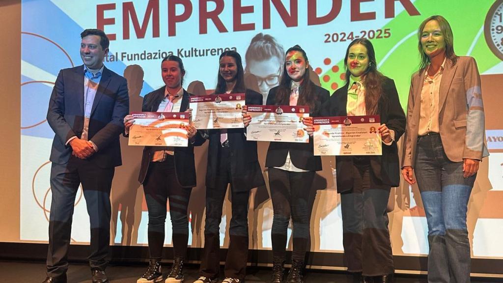 Momento de la entrega de premios a las tres mejores ideas del programa.