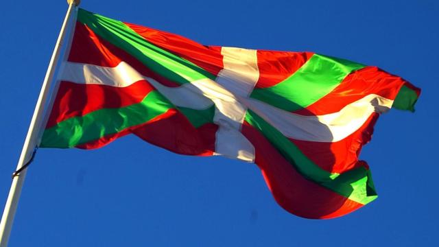 Ikurriña.