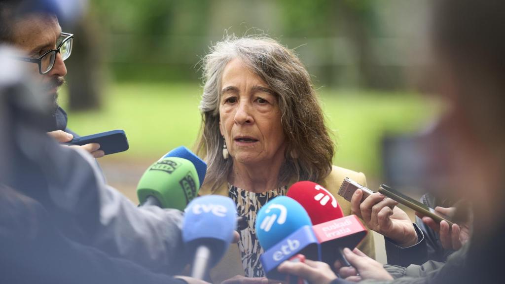 La delegada del Gobierno en el País Vasco, Marisol Garmendia, antes de presidir este lunes una mesa informativa con responsables de área de Extranjería de Álava, Bizkaia y Gipuzkoa