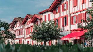 Las casitas de colores son una de las singularidades de Ainhoa